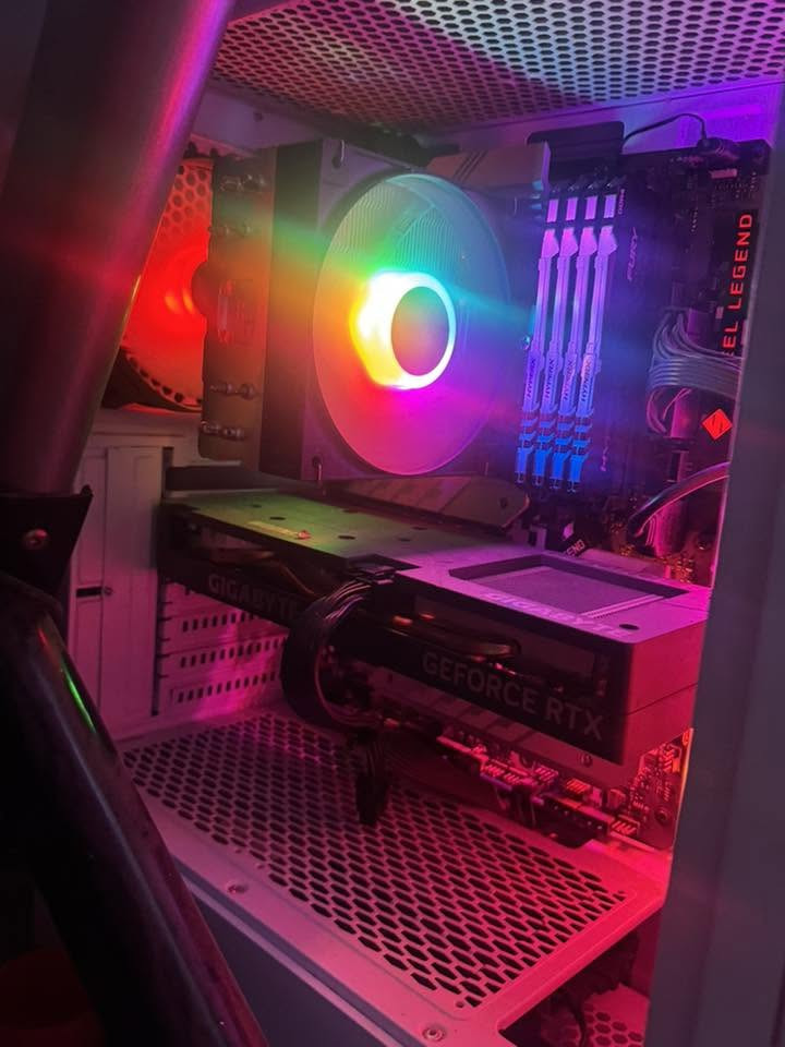 معالج i7:11700k انتل
GPU 4060 نسخه الايكل كيكا بايات 

تخزين ٦ تيرا m.2 ssd او ١ تيرا حسب رغبه المشتري 

مذر بور ستيل ليجن z590 As rock 

تبريد هوائي 

بور 750 

رامات 32 ddr 4 :3200 mz 

كنك ستوم فيو راي  

مكاني محافظه بابل وعندي توصيل 

للتواصل ***********
