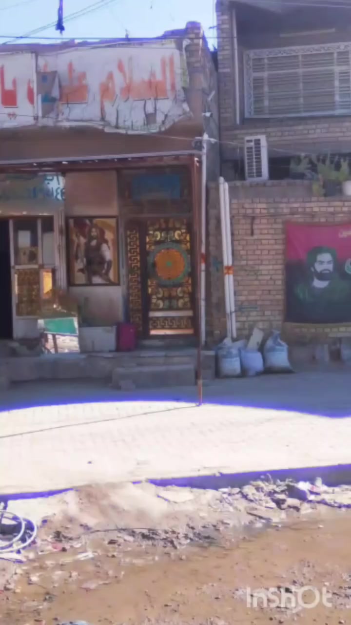 بيت  تجاري. مسلح مناسب
المساحة 80 واقع حال 
الجبهة 6 م.. النزال 14 م.. مسلح البناء طابوق 
الطابق الأول محل+ استقبال+ مطبخ+صالة+ ملحقات 
 الطابق الثاني.
بيتونة غرفة نوم سندويج+ غرفة غير كاملة 
السعر 75 
للأستفسار *********** ..
السوداني للعقار
