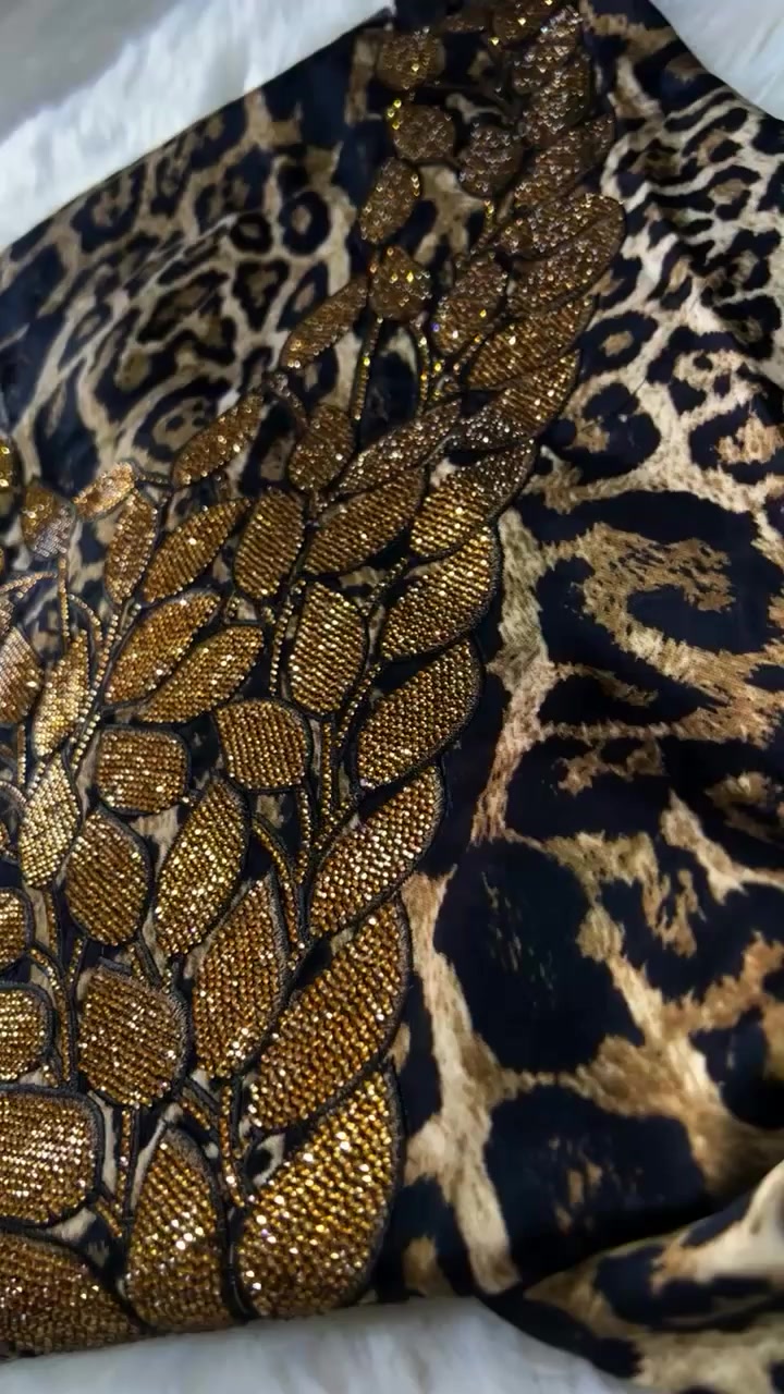 مخاوير 4 متر حرير مع شال


**إذا كنت صاحب هذا الإعلان وتريد حذفه لأي سبب، رجاءا أرسل رسالة إلى الدعم الفني**