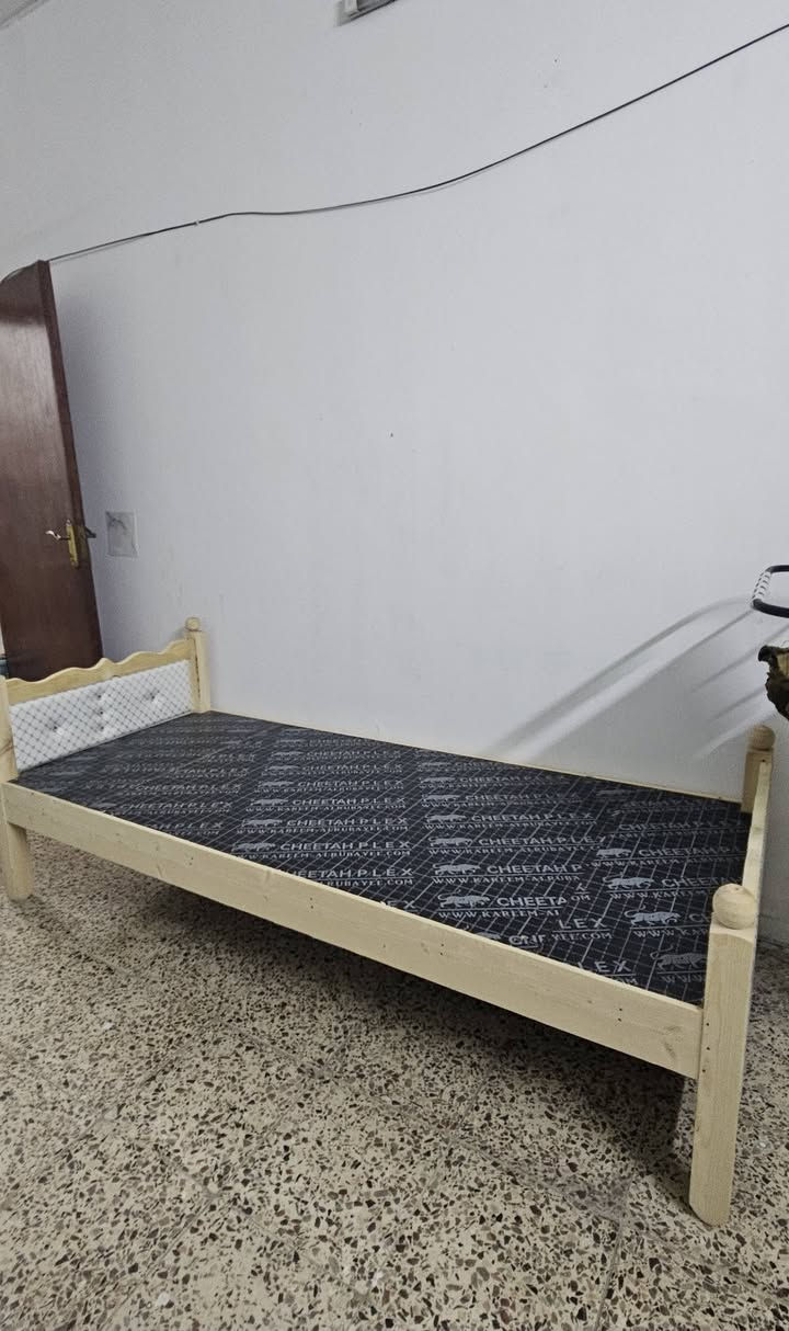 السلام عليكم للبيع كنتور 4 ابواب عرض 2 متر وطوله 2 متر  و15 سم وچربايه 80*190 الكنتور مستخدم شهر والچربايه مامستخدمه اثنينهم ب 300


**إذا كنت صاحب هذا الإعلان وتريد حذفه لأي سبب، رجاءا أرسل رسالة إلى الدعم الفني**