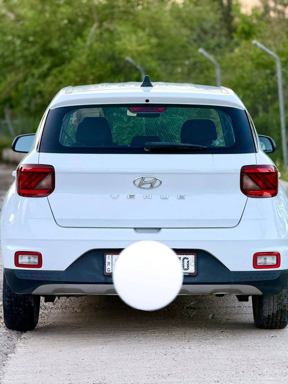 السلام عليكم
🚘 للبيع — Hyundai Venue 2022 SE

✔️ كلين 
✔️ بدون قطرة صبغ
✔️ ماشية 50 ألف كم فقط

المواصفات والأنظمة:

•✅ نظام المحافظة على المسار 
(Lane Keep Assist)
•✅ نظام التحذير من الخروج عن المسار 
(Lane Departure Warning)
•✅ نظام مانع الانزلاق (Traction Control)
•✅ نظام الثبات الإلكتروني (Stability Control)
• ✅ نظام تثبيت السيارة على المرتفعات
 (Hill Hold Control)
• ✅ تنبيه السائق 
 (Driver Attention Warning)
• ✅ نظام ABS للمكابح

📱 تدعم:
• Apple CarPlay
• Android Auto

🎵 4 سماعات
🎛️ تحكمات ستيرن
🔌 منفذ USB
💡 مصابيح أوتوماتيك
🪞 مرايا كهربائية
⛽ اقتصادية جدًا بالوقود
🛞 تايرات 15 إنش
🪑 إمكانية تعديل ارتفاع مقعد السائق

السيارة استخدام مرتب ومريحة جدًا داخل المدينة.

💵 السعر: 140 فقط.
للتواصل و الإستفسار على الرقم 📞 : 
    ***********
