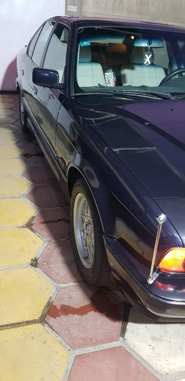 بي ام 525i محرك مسكر فانوس ( مرغوب )
وارد ياباني تبريد شغال كهربائيات كلها شغاله كشنات بطاين كله جلد جديد 

5 كير رون ناصي 

بيها ميزه سبورت 

تخم تاير جديد ويل كاب بختصار السياره جديده كلشي مابيها 

رقم جديد هزه جديده سنويه جديده والسياره باسمي شرط التحويل مصبوغ جماليه والسياره احلى من الصور بهواي 

السعر 86 بيها مجال حك الجيه

للتواصل والاستفسار *********** مكاني بغداد البياع
