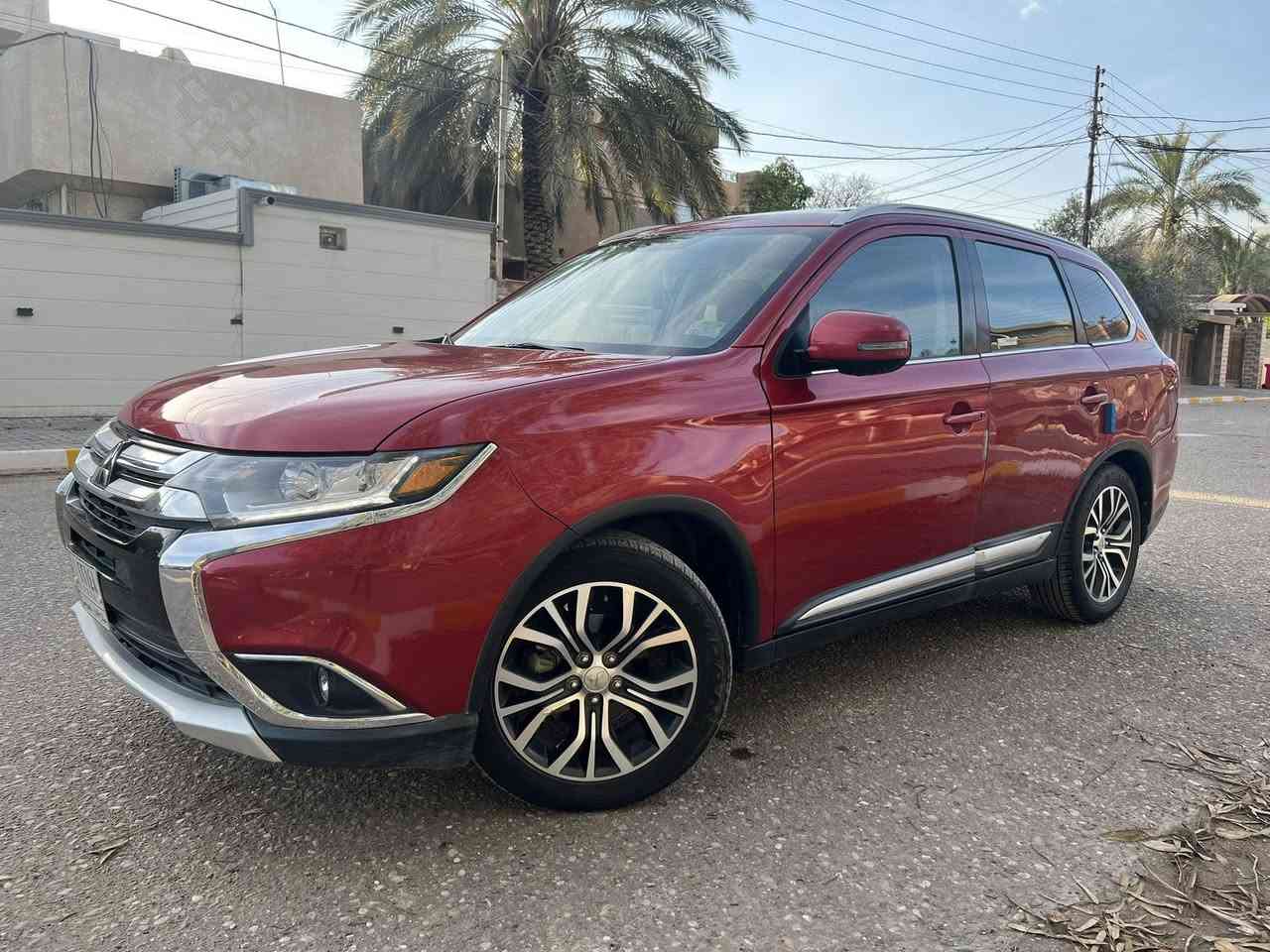 السلام عليكم 
للبيع ميسوبوشي اوتلاندر موديل 2018 بيه صبغ باب الخلفي +جاملغ خلفي بدون دواخل محرك 2000 دوش المرغوب + كير لاتنقص ولاتبخير شرط 
المواصفات 
7 راكب + بصمه تشغل + كراسي كهرباء + تحكم استيرن + فتحه سقف + جنطه كهرباء + شاشه وكامره +رادار جانبي + تخم تاير ويل 18 كروم  + صدر امامي وخلفي +تبريد + تدفئه + تبريد كشنات شرط السياره 48 الف ماشيه السياره حلوه وجاهزه من كل شي  صور الضرر مرفق مع المنشور 
السياره رقم صلاح الدين مشروع وطني يعني شرط التحويل 
السعر 148 وبيه مجال للشراي 
الاستفسار ***********
