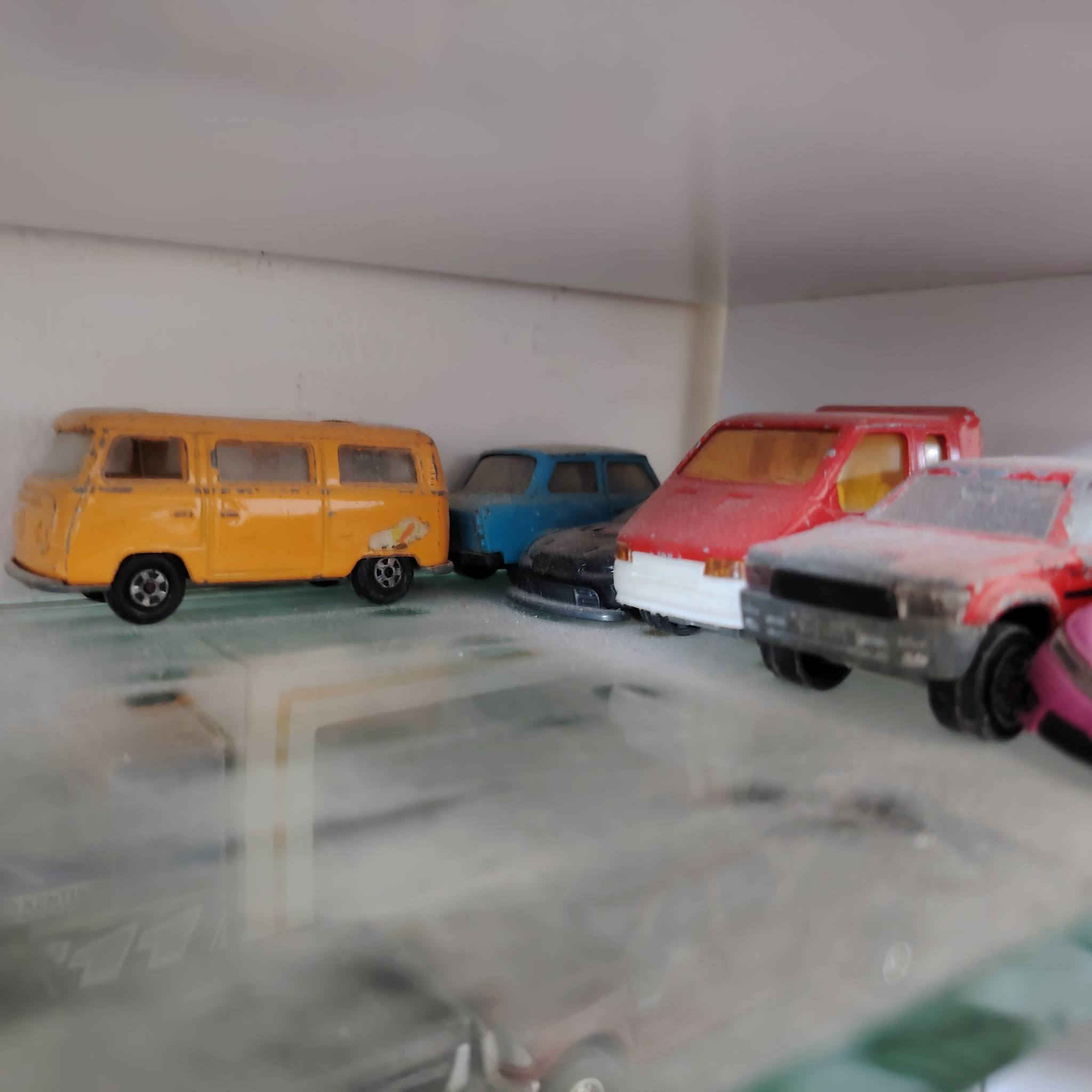 من رخصة الادمنيه إعادة النشر المجموعة للبيع وتم تخفيض السعر( لعدم التفرغ) أحجام مختلفه ٨٧ و٦٤و٥٠ و٤٣ و٢٤ وشركات مختلفة كورجي وهوت ويلز و جوني لايتنگ وگرين لايت وشركات أخرى وانشائيات  وباقي الصور بالتعليقات موبايل/ ***********
