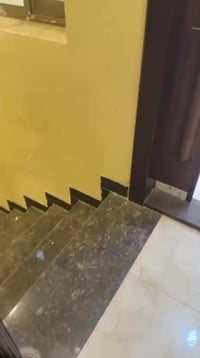 شقه ارضيه اليرموك مساحه  ١٠٠متر غرفتين نوم وصاله ومطبخ وخدمات للستفسار...