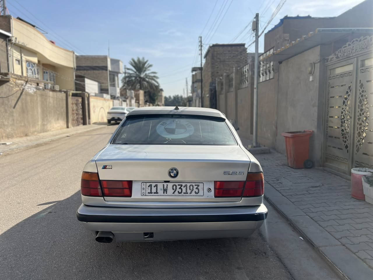 بي ام دبليو 525
موديل 1991
كير ومحرك خير من اللة صافية السيارة اترايك من البصرة
 لبغداد 

كير اوتو ماتيك 
محرك فانوس مسكر اصل 
تبريد شغال
شاشة 
كشنات كهربائية 
اسلايت 
غرفة جلد  ابلاد 
السيارةًماعايزة شي 
السيارة خير من الللة كولشي ماعايزة 
تحويل ثاني يوم 
سنوية ل27
السعر 63ربيها مجال بسيط 
مكان السيارة نجف 
*********** سيارة مال جناي ❤️
