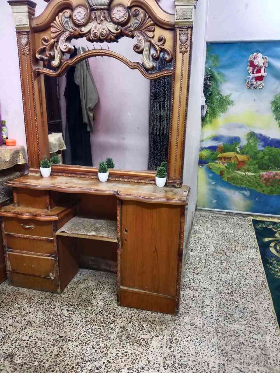 السلام عليكم غرفة اخشاب للبيع اصلية من الخشب الثكيل يشهد الله اريدها 250 الف رئاسة العبيدي ***********
