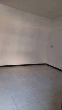 ياالله يوجد بيت مساحه 60 متر اللايجار تلاثه طابق يتكون تلاثه غرف نوم و...