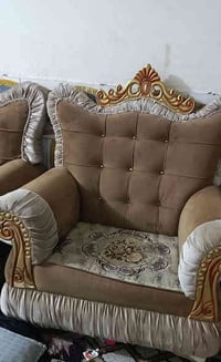 من رخصت الادمن تخم قنفات  وحده كبيره وثنين وصط وكراسي ثنين  سعر ٥٠٠ شر...