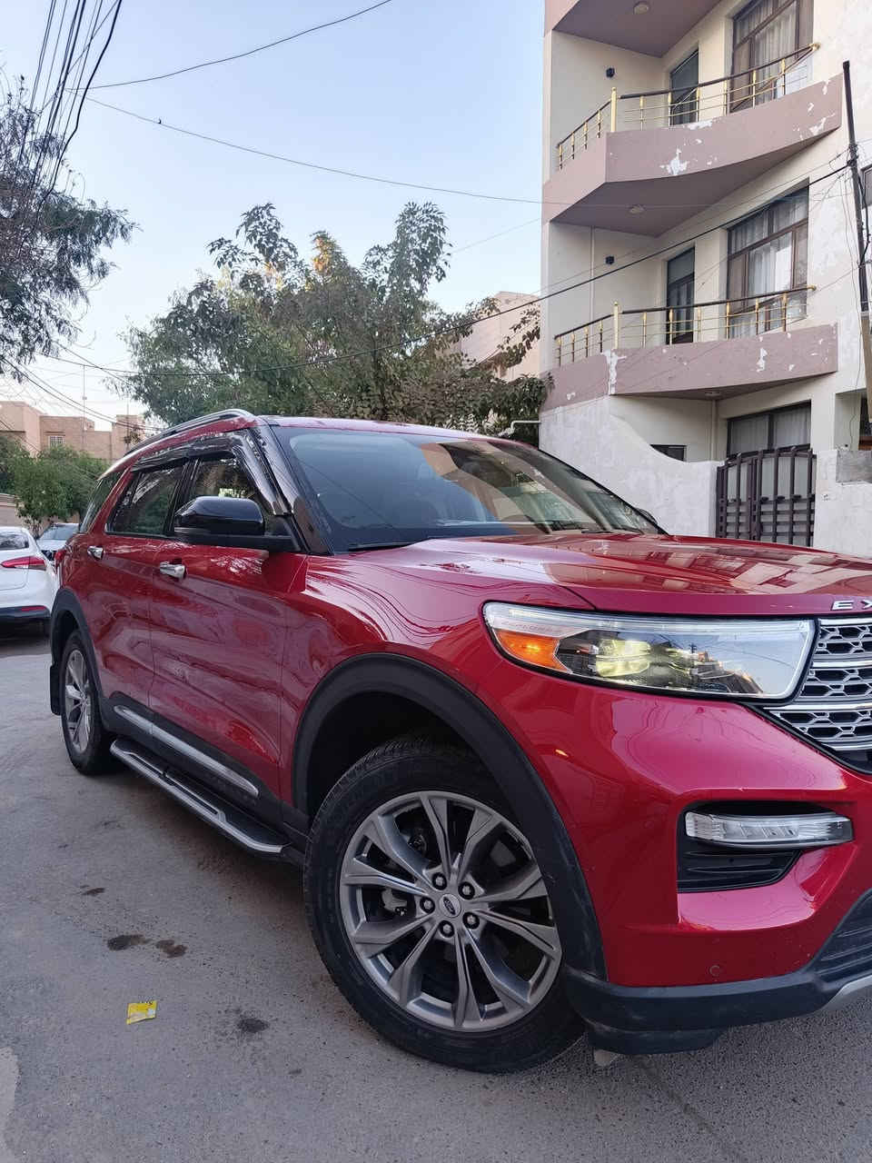 السلام عليكم
فورد اكسبلورر موديل 2022 رقم اربيل ب اسمي تحويل مباشر
محرك 2.3 توربو 
دفع رباعي Awd
ماشية 42 الف ميل قابل للزيادة 
السيارة بدون حادث ولله الحمد 
نظيفة جدا تعتبر كلين 
ايرباكات سليمة بالكامل 
الضرر فقط طعجتين بالصندوق ورصعات بجانب عكس السائق اثر مواد بناء والسيارة على وضعها بدون اي تعديل من امريكا 
تقرير كار فاكس موجود عندي للمهتم مكتوب ضرر طفيف 
السيارة مواصفات ليمتيد 
بانوراما 
مقاعد كهرباء السائق والمرافق 
لايت اوتو عالي ناصي 
قيادة شبه ذاتية 
فرملة طوارئ 
المقاعد الامامية تدفئة  وتبريد 
الخلفية تدفئة 
تدفئة مقود
مقاعد الصف الثالث تطوى كهرباء 
بردات 
٤ كامرات + رادارات 
وهواية مواصفات بيهه بعد 
ضايفلهه دوسات بلادية 
 شادلهة كامرة داشكام + مراية مباشرة العرض 
السيارة الحمد لله ما بيها اي مشكلة كهربائية او ميكانيكية وممفتوح بيها اي شي ولا مبدل بيها شي على وضع امريكا
مكان السيارة بغداد
السعر 275$ وبيهة مجال بسيط 
للتواصل ***********
