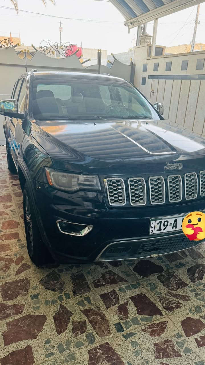 السلام عليكم 
جيب كراند شيروكي موديل 2018 سياره نضيفه جدن مال جناي فول مواصفات 
واحد علا واحد رقم كربلاء بسمي اني بيه بعد هواي موصفات سياره جديده بمعنه مكاني كربلاء 
السعر 215 
*********** 
***********
