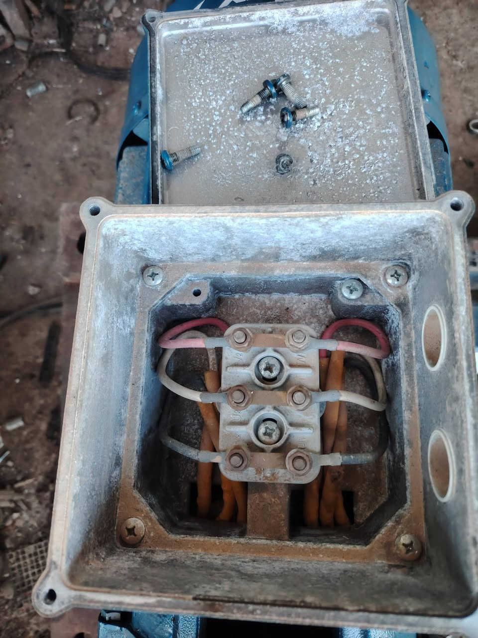 ماطور 20 حصان ثري فيز بلادي اخو الجديد السعر 850 الف
***********
