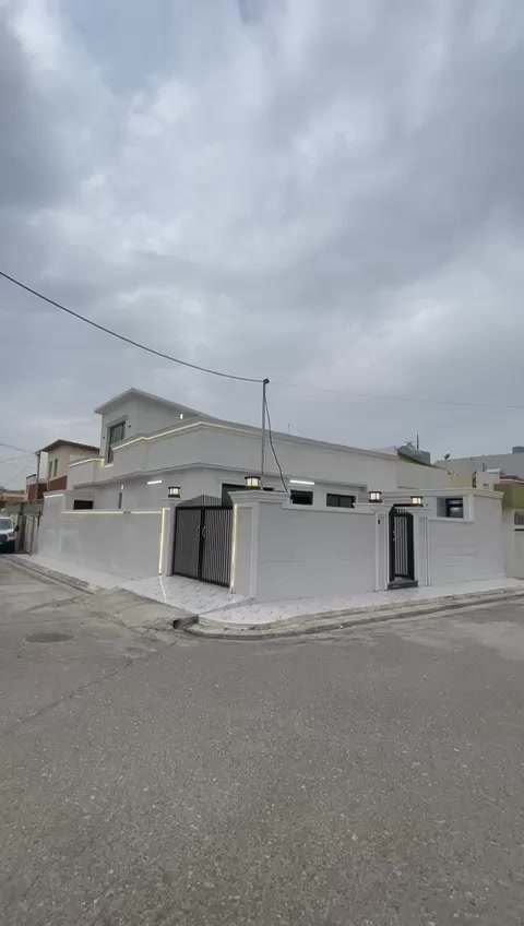 منزل للبيع 
في حي الزيلان المساحة 200 متر
قريب على سايدين كويه قريب على شارع كورنيش
الاستفسار اكثر التواصل
***********
***********
