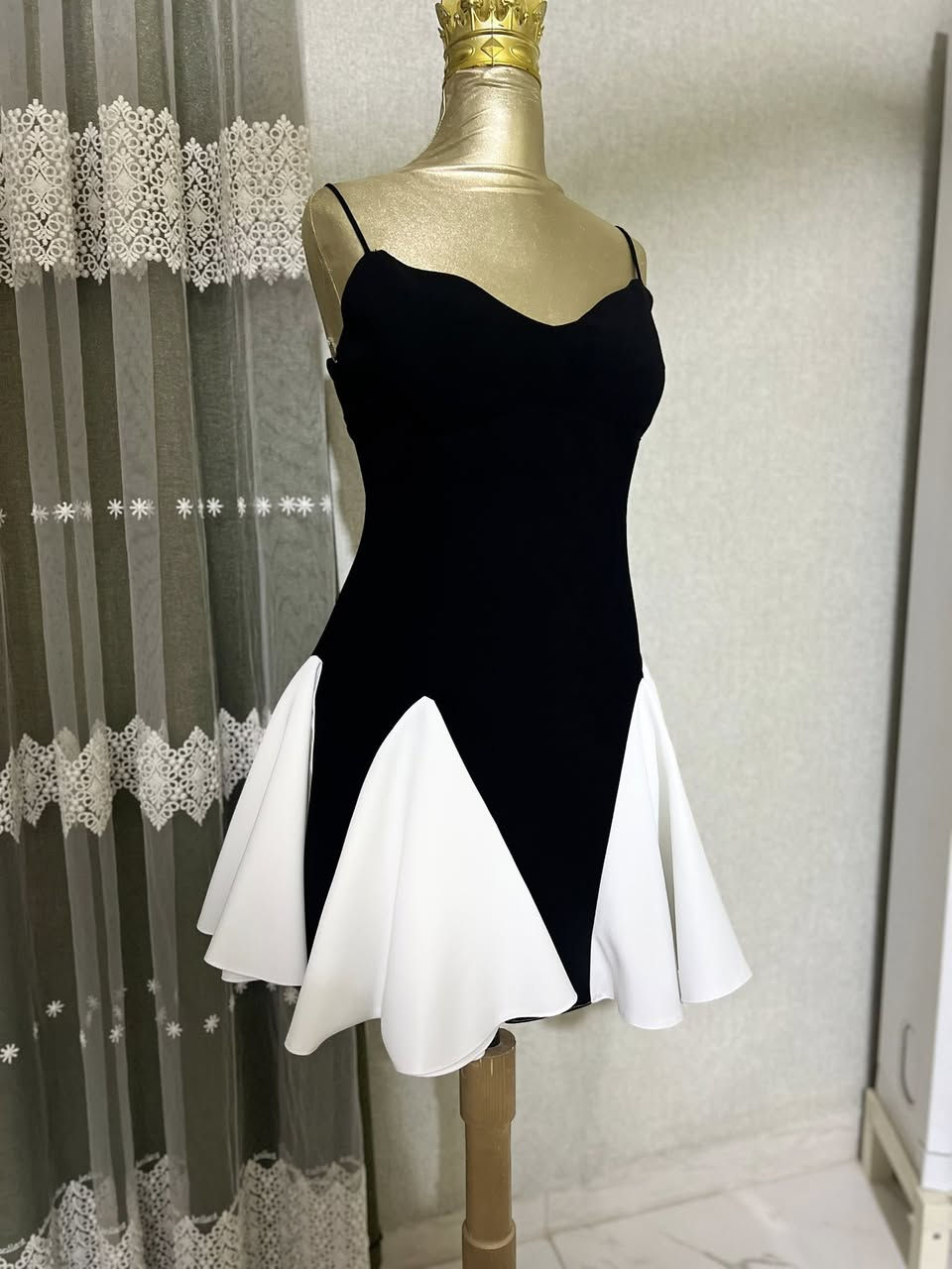 فستان انيق
تصميم ناعم / لبسة وحده / جديد
قياس (M/L) 
سعرة 150 💌
قابل للتفاوض للجادين✨🤍
للأستفسار واتساب  ‭٠٧٧٦ ٦٧٩ ٩٧٧٠‬💞
