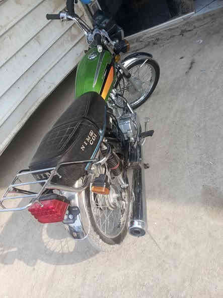 يراني البيع اربعة كير دراجة كلش نضيفة  وحلوة وحلة من صور   موديل 24 مكاني جسر ديالي كرغولاية سعر 650 ***********
