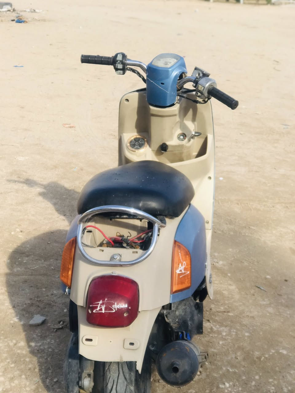 سلام عليكم بوليس للبيع مانقصها اي شي عوزها بس فيت بم سعره 10الالف ابيع كوم حديد سعرها (300)وبيها مجال مامتواجد فيس بس واتساب وعلى الخط المكان كربلاء (***********)
