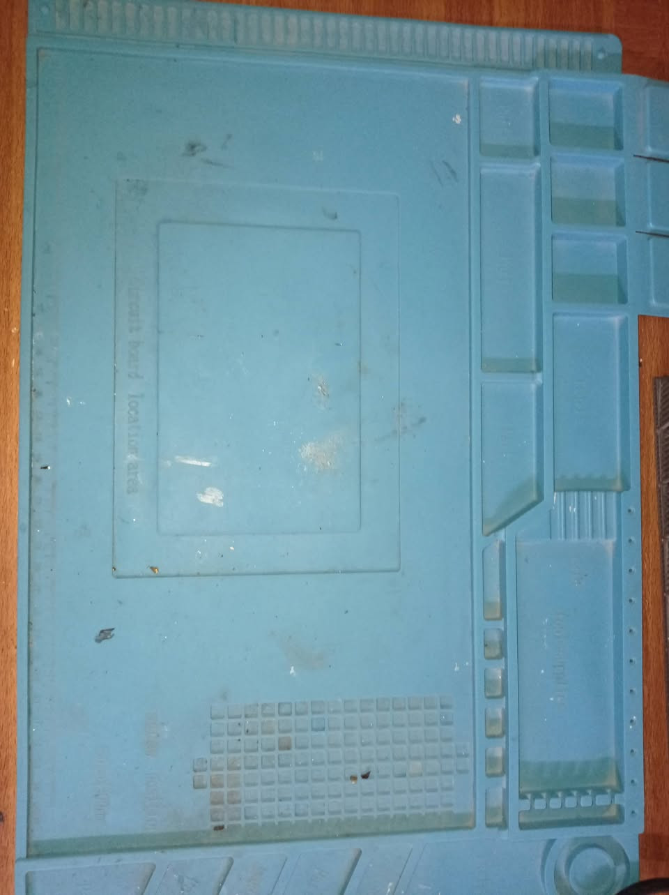 السلام عليكم
اجهزة صيانة الموبايلات للبيع شلعه وحده قليل مستخدمة 
هيدكان وكاوية مع علبه تنظيف الكاوية
مكبرة وحاملة للخرائط
صلودر سائل و بكرا
فلكس 
لاصق سائل للشاشة افضل نوعية غير مستخدمة مع المسدس الخاص بي
لاصق تو فيس
عوازل حراره نوعيتين
و جهاز اشعة الفوق بنفسجية و UV 
وجهاز تيستر 
علبة للبراغي
قواعد شحن لجميع الموبايلات تايب سي وكلكسي افضل نوع
العنوان : الموصل 
للتواصل : *********** واتساب 
               ***********
