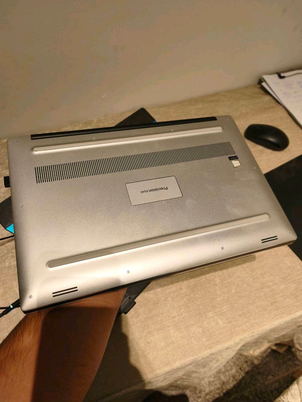 لابتوب للبيع او للمراوس 
ديل برزيشن 5540 لون سلفر مطعم بكاربون فايبر سوبر سلم نظيف جدا كما في الصور 

معالج انتل كور اي 7 جيل تاسع فئه المعالج H
 (3.4) GHz بتردد
سعة تخزين 512 SSD 
رام 32 سرعته : 2667 MT/s
كارت شاشه داخلي مدمج بسعة 4G 
يدعم بصمه وجه وبصمه اصبع شغالات 
شاشه حجم 15.6 LSD
كيبورد ضوئي عربي انكليزي 
ويندوز 11 برو نفعل على المذر بورد مدى الحياه مع برامج الاوفس وورد وبوربوينت واكسل
للتواصل ***********
تليكرام و واتساب

مكاني كربلاء ومتوفر توصيل 