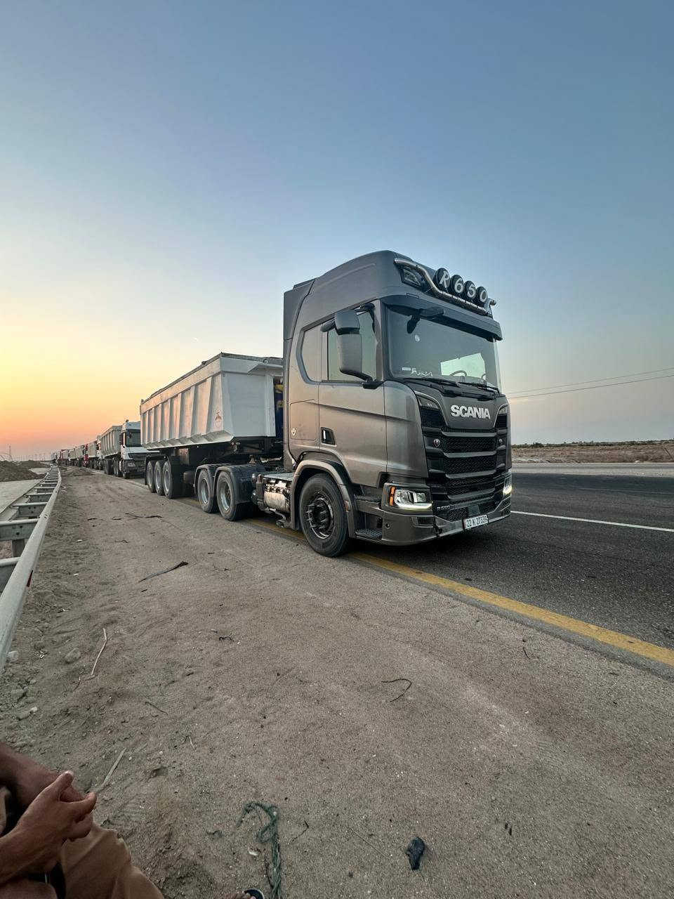 السلام عليكم اسكانيا ٢٠١٨ للبيع مجموعه ورده 
محرك V8. 650 الستفسار ***********
