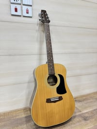 كيتار للبيع السلام عليكم عندي گيتار مستعمل بشكل بسيط جداً  وحاليا اريد...