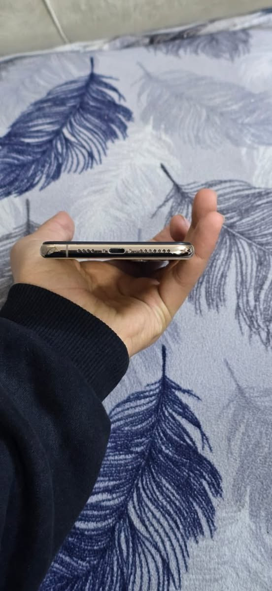 السلام عليكم ايفون 11pro max لبيع جهاز نضيف السعر خاص او اتصال ***********
