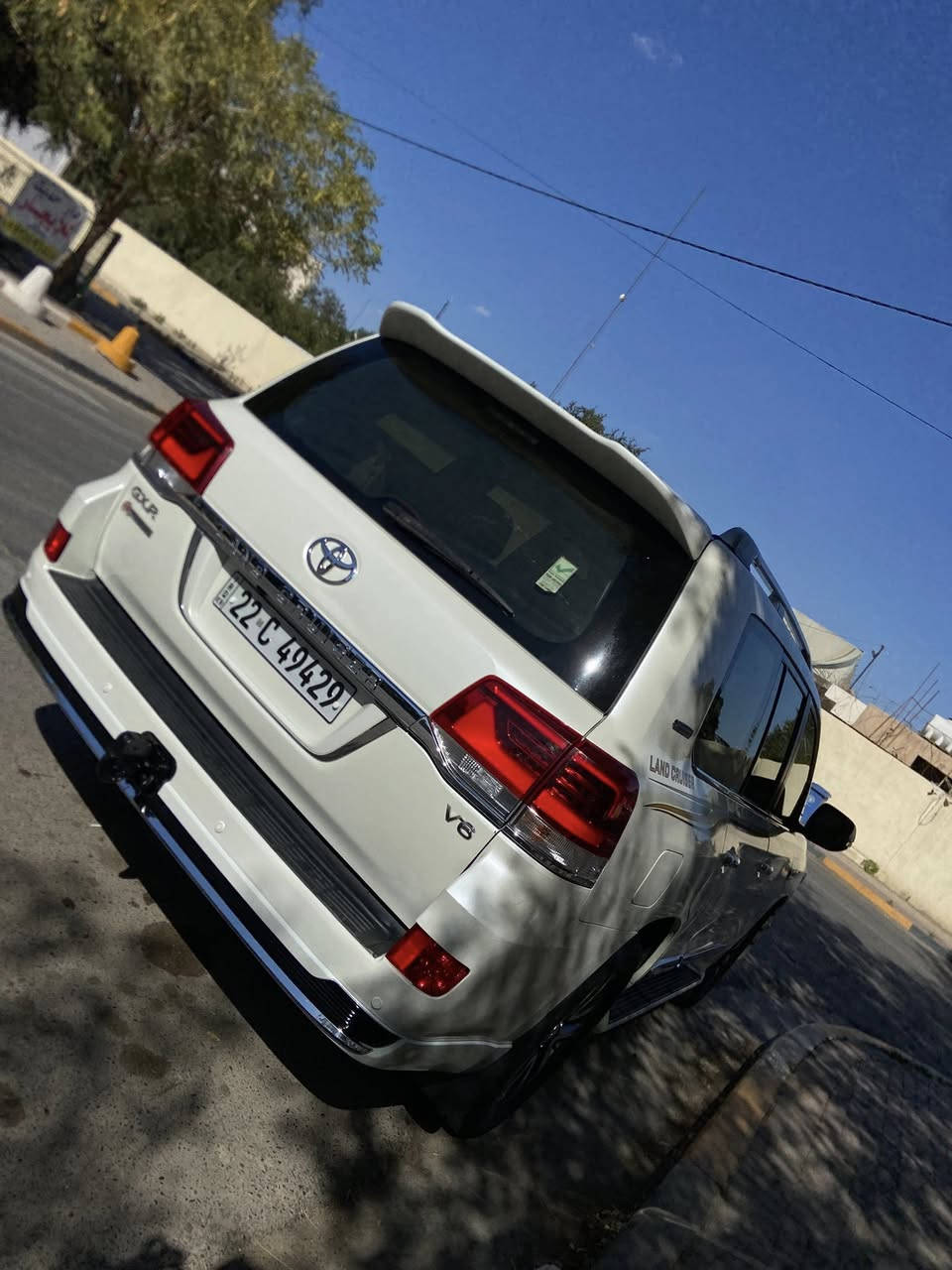 السلام عليكم لاندكروز للبيع 2017 بريم رقم اربيل السياره كلش نضيفه ماشيه 83 الف مكفوله من الصبغ بيه كم مكان بارد للاستفسار ***********
