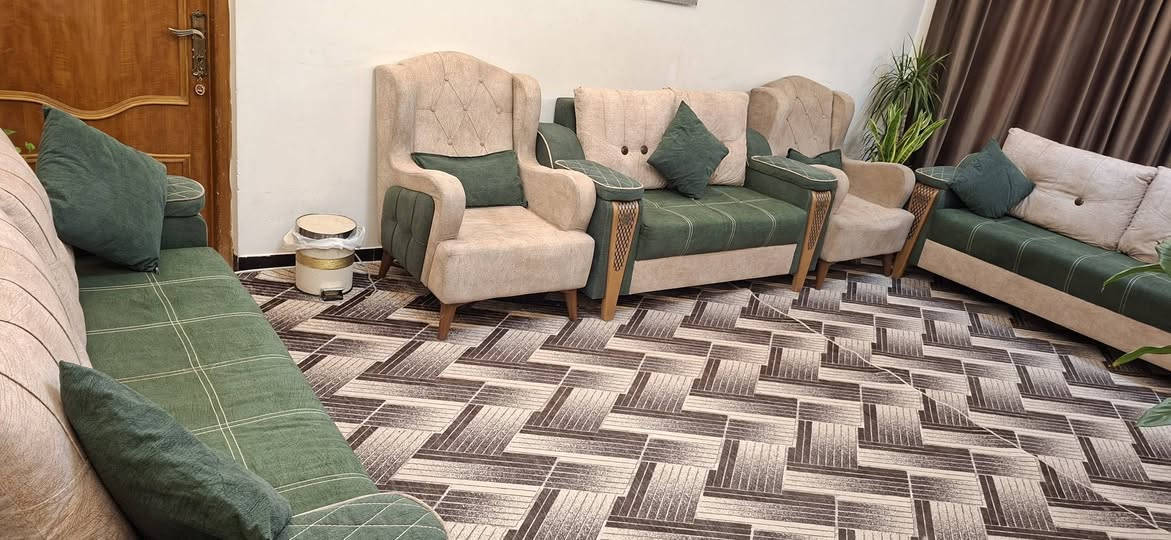 السلام عليكم
تخم عشر مقاعد مستعمل بحالة جيدة 10 مقاعد تركي مكان بغداد حي الخضراء واتس اب ***********
السعر 450٫000 الف
