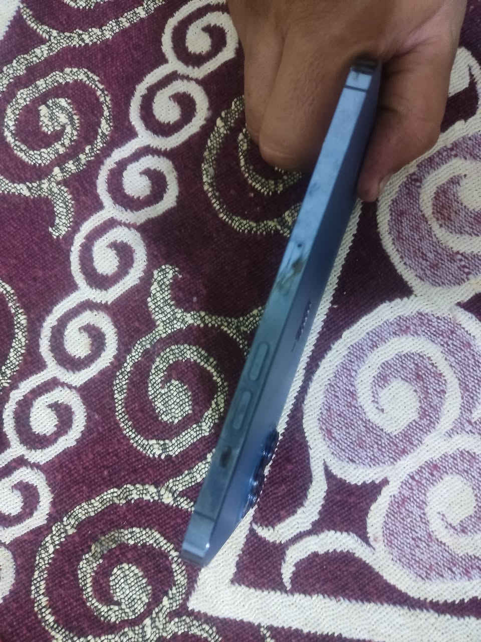 السلام وعليكم ايفون 12 برو ماكس وتر بروف مامفتوح ابد شرط افحص وين ميعجبك كله شغال مابي اي خلل فيس ايدي شغال نت اتصال كله شغال فقط السماعه الجوه يرادلهه تنضيف ذاكره 256 بطاريه 76 ماكو صرف كامراته يخبلن جهاز مابي نقص ويا كفر وواير اصلي المكان كربلاء حي العسكري السعر 375 وبي مجال ***********
