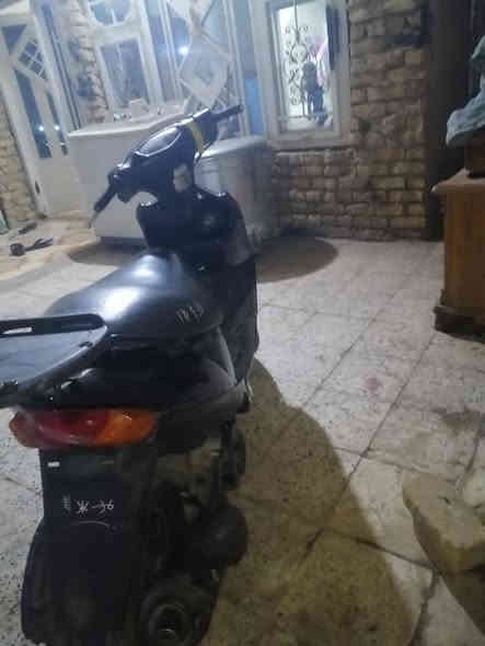 سلام عليكم

دراجه ادرس قديم 

كلشي ما عوزهه شغل وطلع

السعر ٣٥٠ وبيه مجال 
***********
