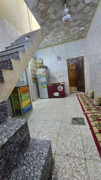 سلام عليكم بيت نضيف وحلو بنيان طابوك درجه أوله صب كونكريت مساحته ٨٠ مكان كوفه براكيه طبو سند ٢٥  السعر ٢٤ بي مجال  رقمي ***********
