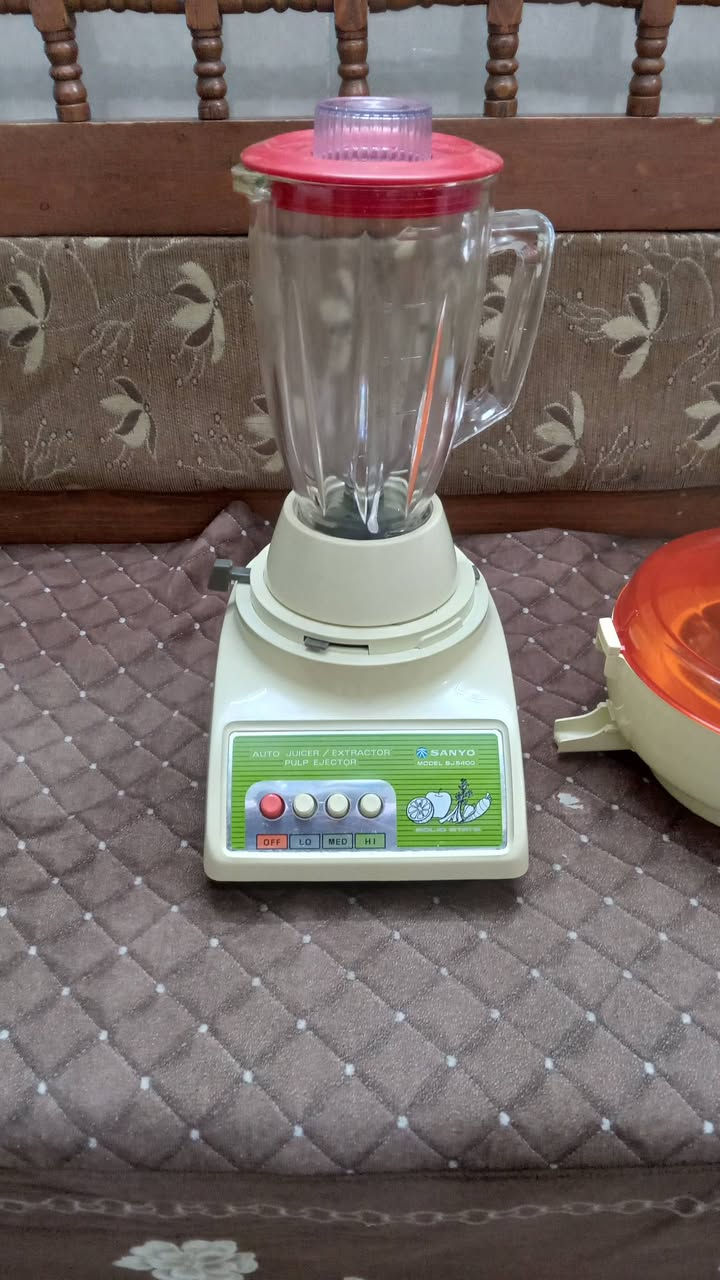 سلام 👋عليكم 
للبيع معصارة  فواكة + خلاط سانيو ياباني اصلي إستيراد المنشاء العام العراقية نضافه عالية جدآ جداً ليرغب بل شراء يراسل الصفحة او تصال مكان بغداد ***********
