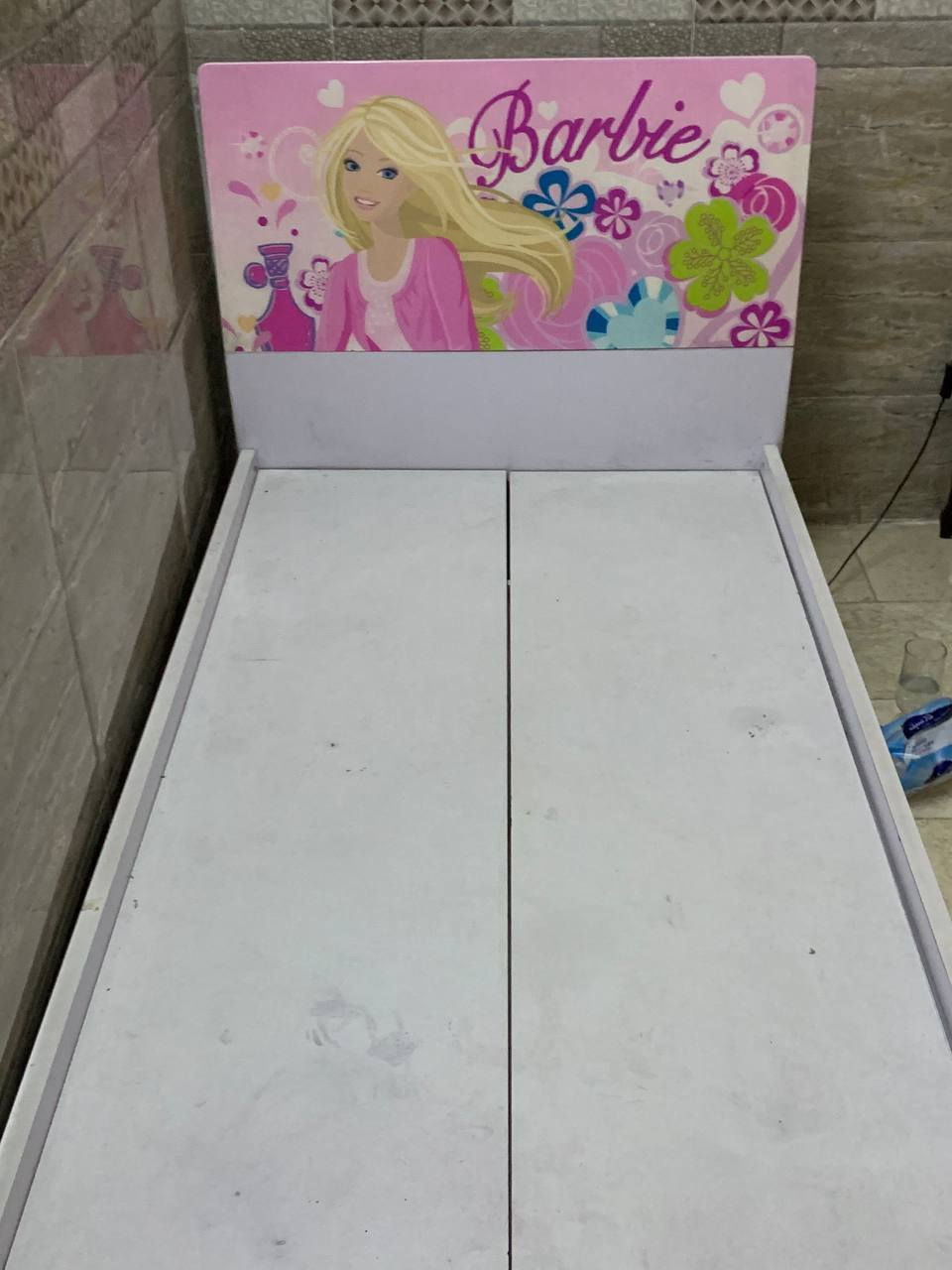 غرفة 
2 جرابي
ميز تواليت
كنتور
ب 200 الف
للاستفسار واتساب ***********
