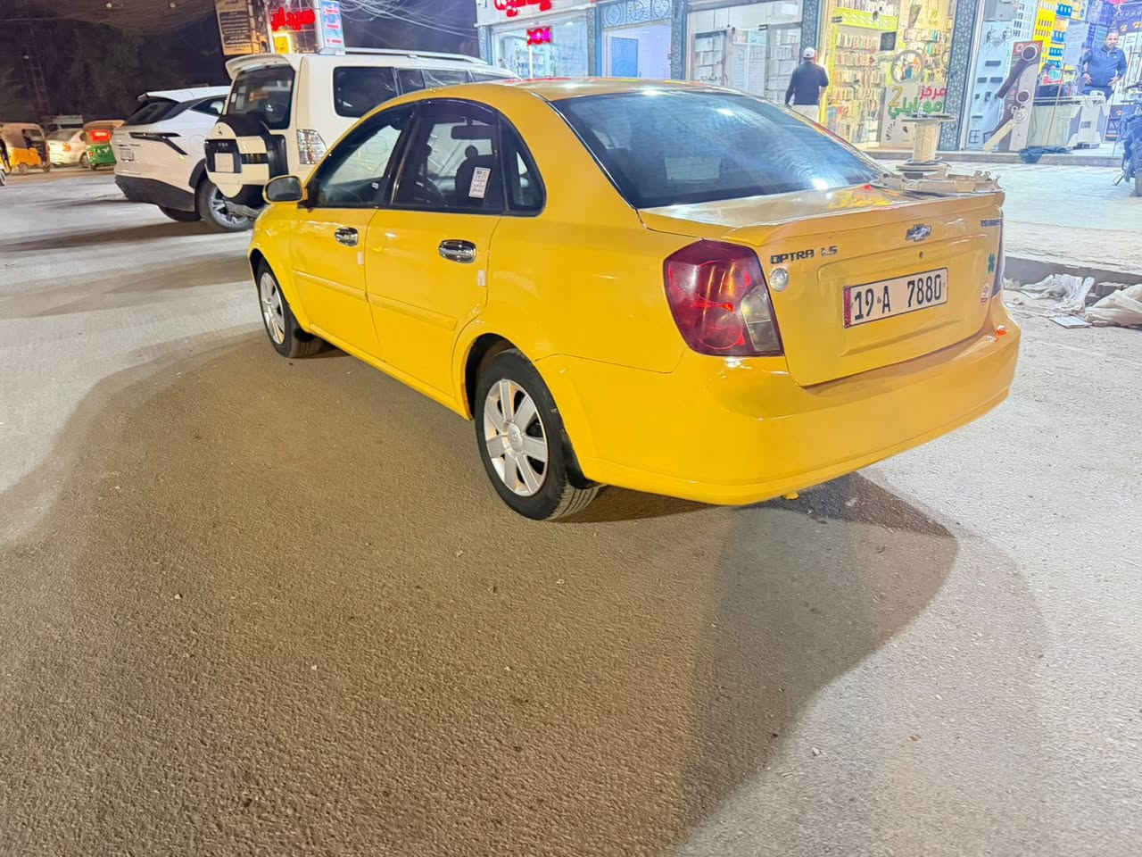 سلام عليكم وابتره موديل 2011شركه عامه سياره بيه صبغ جملغ خلفي فقط مكفوله من ضربه هيه وغرمات مصفره كير ومكينه مكفولته كير وتماتيك تخم تاير جديد صدر مامي وخلفي جديد هزه جديد سنويه الى 28تحويل مباشر سياره جهزه ومال جناي السعره 63مكاني بغداد بلديات وهذ رقمي ***********
