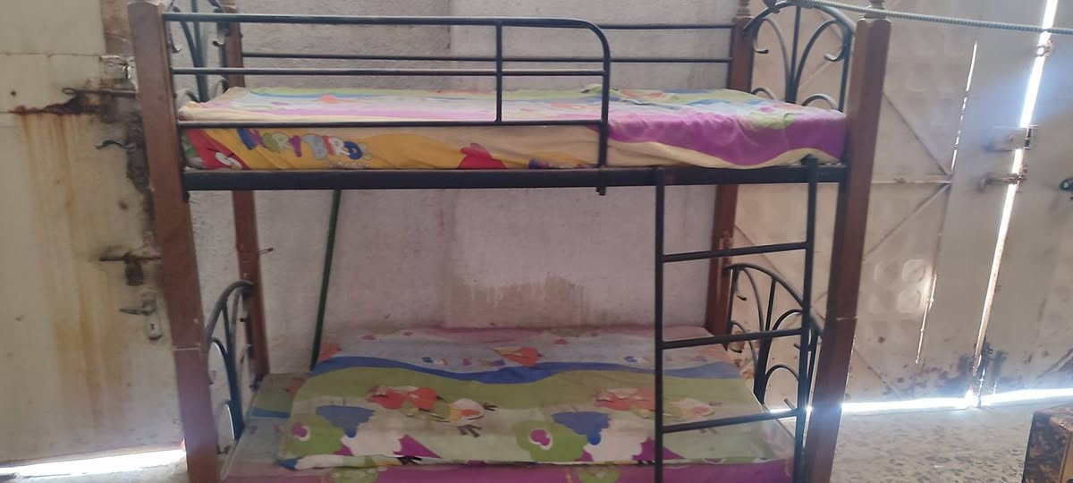 جربايه حديد نفرين وتصير نفر مع الفراش السعر ٧٥ العنوان البصرة منطقه الموفقيه هاتف ***********
