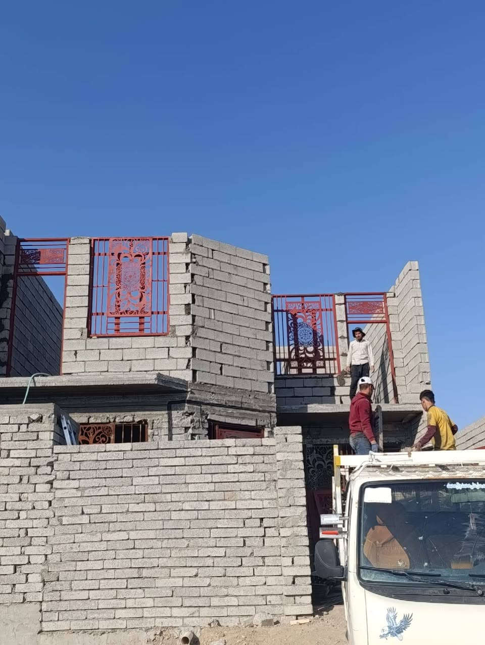 السلام عليكم اشتغل تنضيف تفليش حفر اساسات تصفيط اساسات بناء فلانكوت تحويلات تصعيد  مواد   حفر مجاري حفر ابي وقشر جدران يوجد كادر كامل اي ستفسار ان اكون عند حسن ظنكم الاتصال على هاذا الرقم ***********
