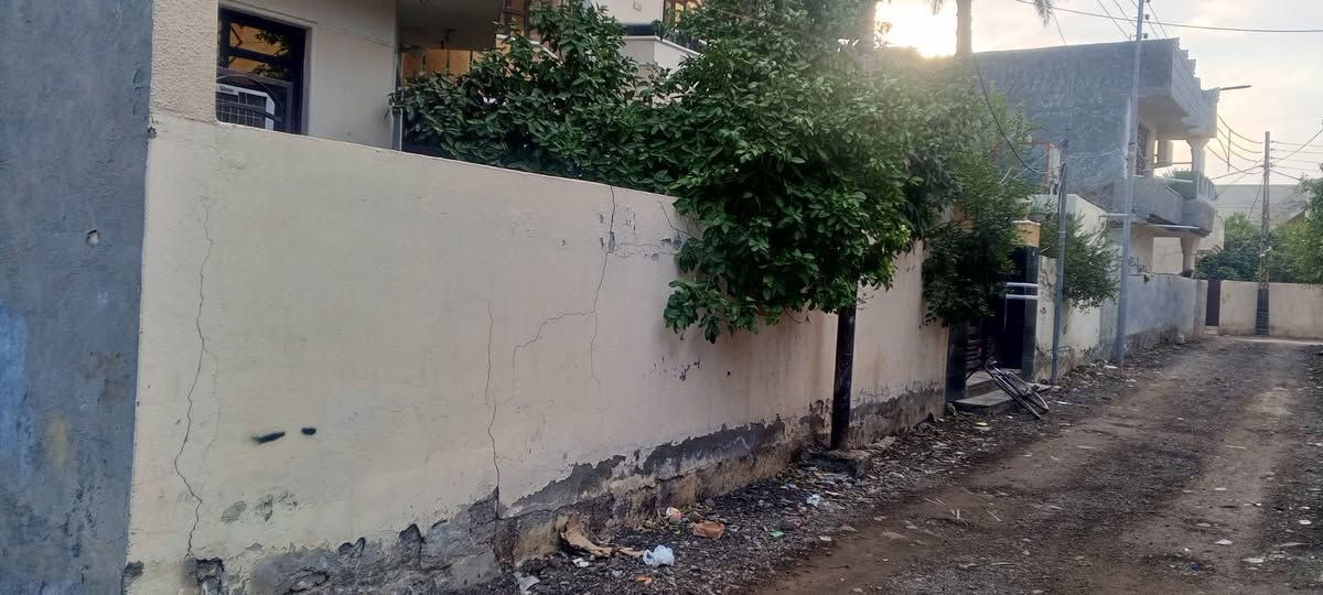 دار لبيع في راشديه مساحة ٣٠٠ متر خمس غرف نوم استقبال حولي مطبخ بارد مطبخ حار  اتواليت داخليه و خارجيه رقم موبايل ***********
