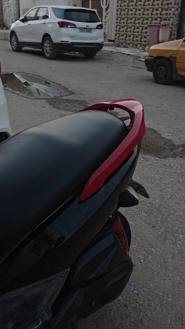 السلام عليكم دراجة gtr ياماها للبيع الدراجة كلشي بيها بلاد وكفرات تجاري وبلاد الدراجة كلشي بيها شغال كهربائيت وكلشي المكينه مامفتوحه 52 بلاد الوياله حمر الدراجة بانزين محسن و دهن امزويل السعر 990 مستعجل على البيعة والشراي يدلل عليه رقمي واوراق الدراجة موجودة 
*********** 
مكاني حجي عبد على السده مستعجل على البيعه واذا شراي لاتكسر
