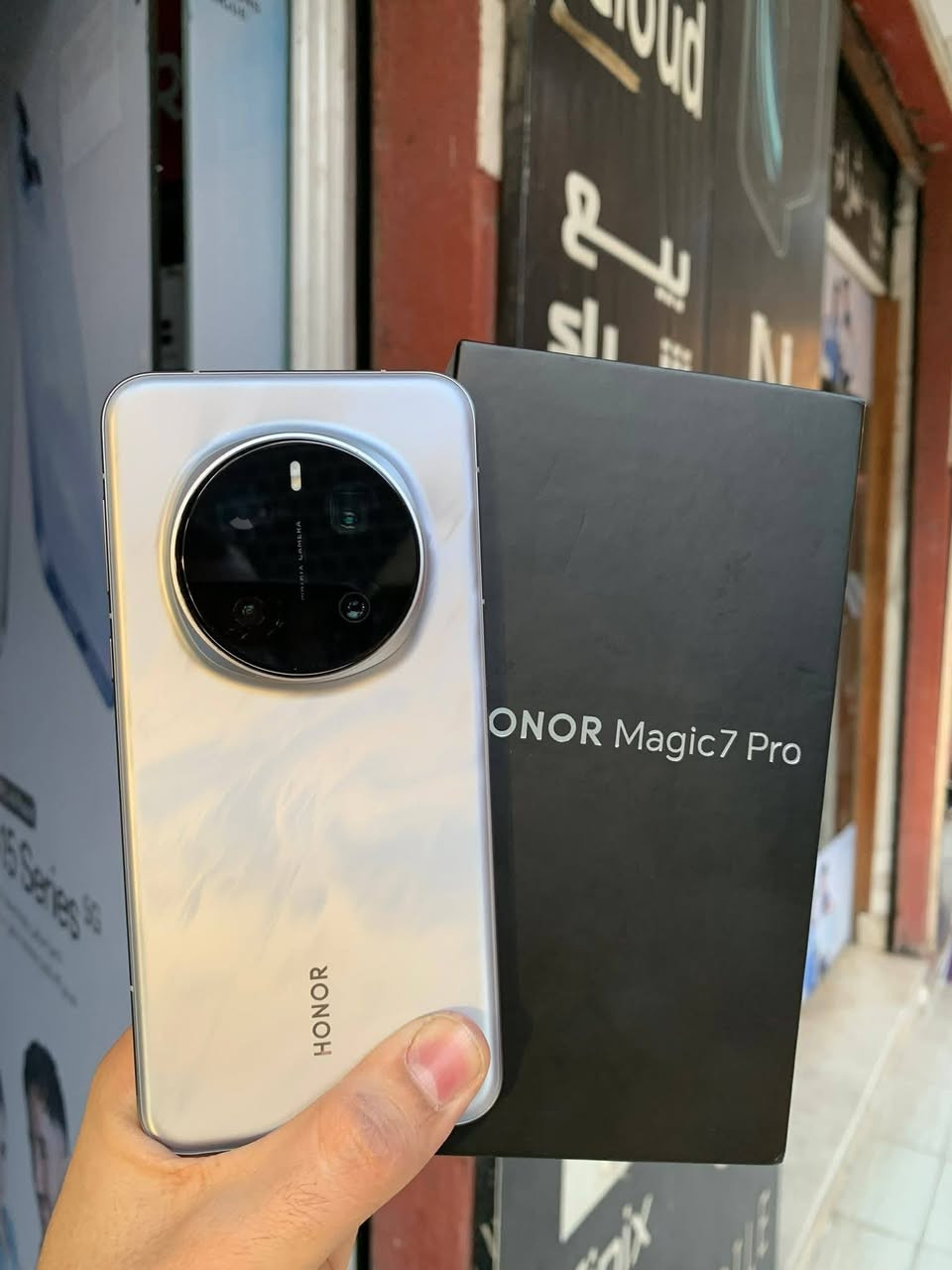 هونر ماجيك 7 برو 5G

📱✨ HONOR Magic 7 Pro

🔹 الأداء الفائق
🚀 يعمل بمعالج Snapdragon 8 Elite الأقوى من كوالكوم، لتجربة سرعة استثنائية وأداء سلس مع الذكاء الاصطناعي المتقدم.

🔹 الشاشة المذهلة
🖥️ شاشة LTPO OLED بحجم 6.8 بوصة، بدقة عالية وسطوع يصل إلى 5000 شمعة لتجربة مشاهدة مريحة حتى تحت أشعة الشمس المباشرة.

🔹 الكاميرات الاحترافية
📸 منظومة كاميرات خلفية (50MP + 200MP + 200MP) مع تقنيات تصوير ليلي متطورة وبورتريه بجودة فائقة، بالإضافة إلى كاميرا سيلفي قوية.

🔹 البطارية والشحن
🔋 بطارية ضخمة تدوم طويلاً مع شحن فائق السرعة 100W سلكي و 80W لاسلكي لتجربة استخدام بلا انقطاع.

🔹 المتانة والتصميم
💧 مقاومة للماء والغبار بمعيار IP68/IP69 مع زجاج مقاوم للسقوط، وتصميم أنيق فاخر يجمع بين القوة والجمال.

🔹 الذكاء الاصطناعي
🤖 مزايا مبتكرة مثل فتح الإشعارات بحركة العين، وتجربة استخدام ذكية تعزز الراحة والأمان

للحجز اتصال علي /***********
