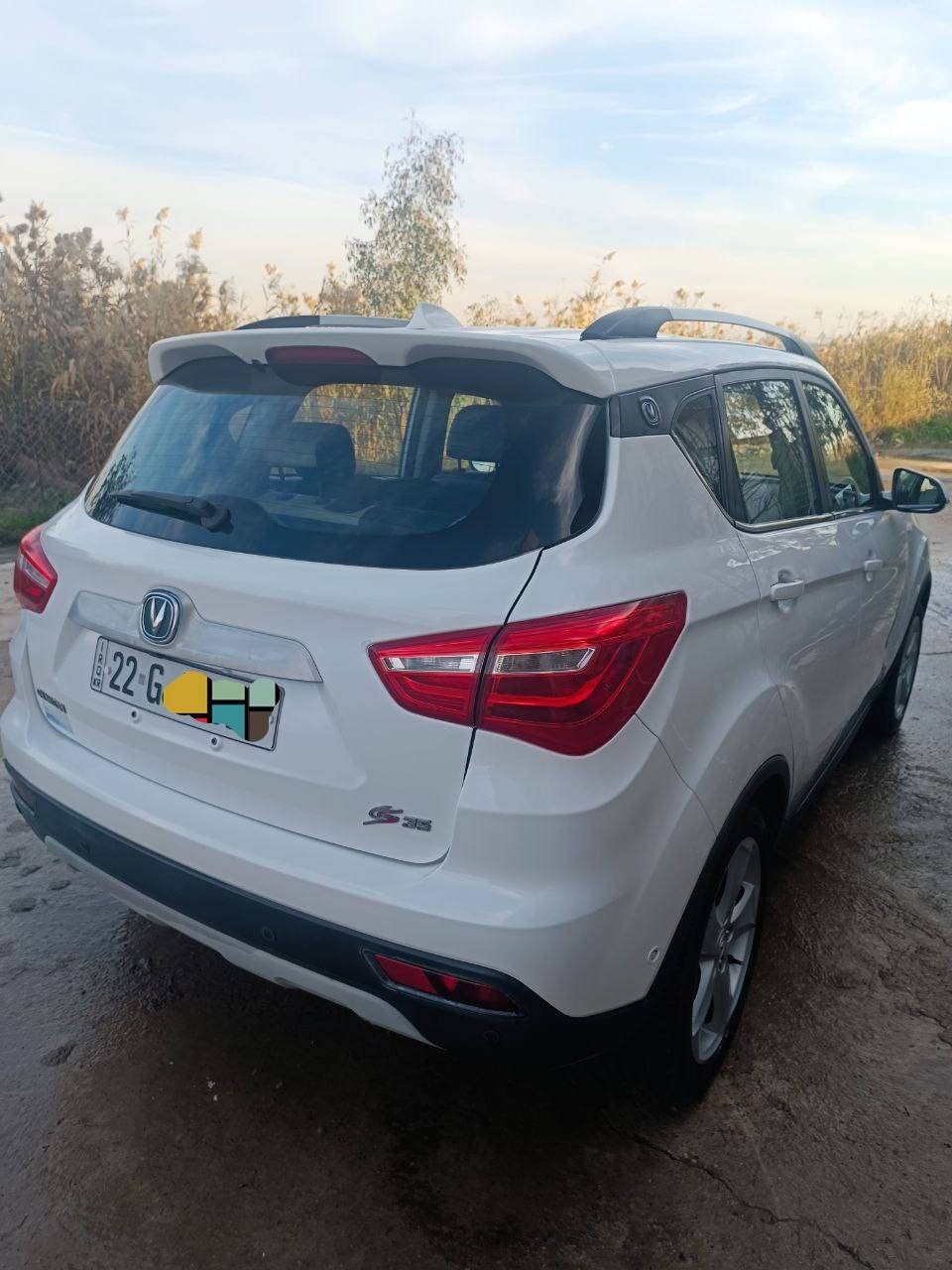 🚘 للبيع: شانجان CS35 موديل 2021 ماشية ٩٠٠٠٠ تقريبا 
📍 الموقع الموصل رقم السيارة اربيل دولي 
⚙️ المواصفات:
 • محرك 1600 سي سي اقتصادي جداً
 • ناقل حركة أوتوماتيك
 • دفع أمامي
 • شاشة لمس وسطية مع كاميرا خلفية
 • تحكم  ستيرن (Bluetooth + كروز كونترول)
 • حساسات خلفية + باركينك
 • إنارة LED أمامية
 • مرايات جانبية كهربائية قابلة للطي
 • نظام فرامل ABS + توزيع الكبح EBD
 • 
 • السيارة نظيفة جداً من الداخل والخارج بيها صبغ قليل باب خلف السائق وتعديل بارد ومعالجة كارت موضح بالصورة 
💰 السعر المطلوب: (110) مجال بسيط
📞 للتواصل: (*********** )

📸 السيارة مثل ما تشوفون بالصور، نظافة جيدة جدا
