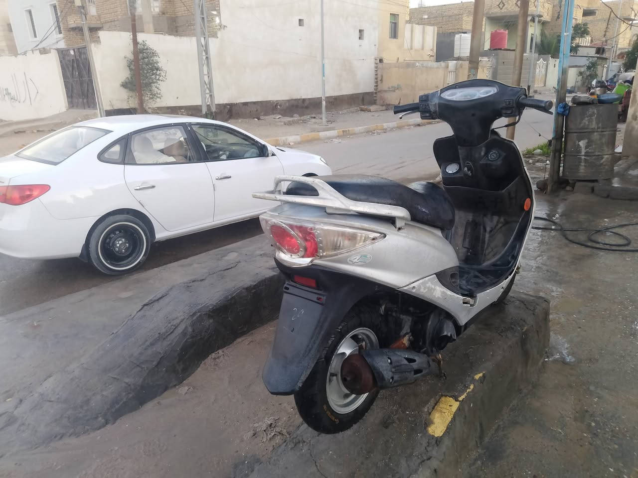 سلام عليكم جي فور للبيع دراجه جاهزه نكره سلف مكينه ناعمه نهضه قويه مشيهه خيرمن الله كفراته اصليه ختم واحد تايرات جدد لايت بك لايت هورن قفل جنطه كيج بانزين ارون كلهن يشتغلن دراجه مال جناي كل نقص مابيه وين مايعجبك اطلع اتراي سعره 250 بيه مجال حك الجيه مكاني ناصريه مركزحي الزهرايم الشركه الهنديه شراي اتصل وخادمك *********** الدراجه بعداحلا من الصور
