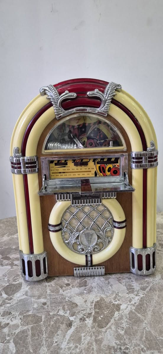 Poste Radio k7  Jukebox Vintage - Style Wurlitzer


**إذا كنت صاحب هذا الإعلان وتريد حذفه لأي سبب، رجاءا أرسل رسالة إلى الدعم الفني**