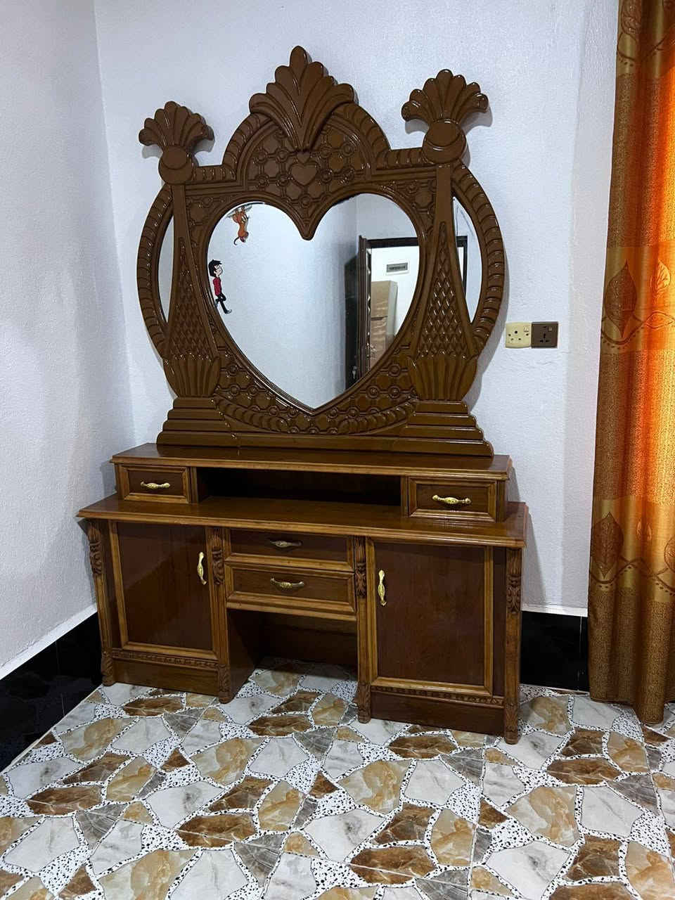 سلام عليكم يوجد غرفه خشاب حطاطه مستخدم شي قليل نضافه فول الفول 100٪الاستفسار على هاذه الرقم ***********بي واتساب
