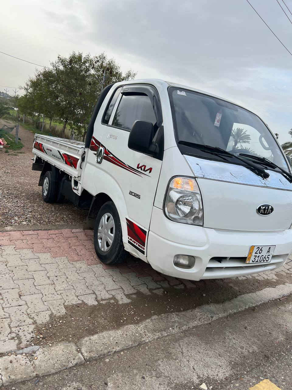 السلام عليكم 
كيا ٢٠١١رقم صلاح الدين للبيع 
هزة وفحص وسنوية ورقم جديد ل٢٠٣١
كير ومحرك آكسل شاصي مكفول 
تخم تاير وصدر ومشط وباور ستيرن جديد 
كهربائيات كلها شغالة 7جنكال مكينة ٢٧٠٠
السيارة مكفولة من الضربة والتبديل 
السعر 95
مكاني الضلوعية 
للاستفسار. ***********
                ***********
