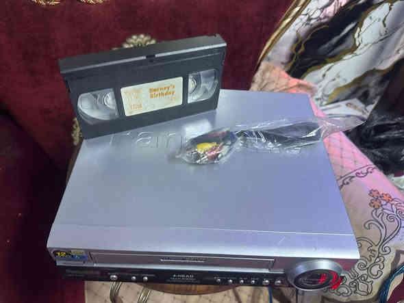 السلام عليكم فديوكاسيت بني سونك مولتي سستم جميع الانضمه يشغل شغال نظيف عرض وتسجيل عل فحص سعره ب50الف/ الهاتف ***********
