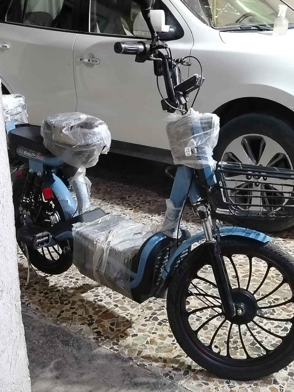 السلام عليكم
 بايسكل كبير فيكتور
مديل 2025 خمس بطاريات اربع سرعات التشغيل سويج و كارت وتشغيل عن بعد سعره 350 الف
المكان حي القدس الأول للاتصال ***********
