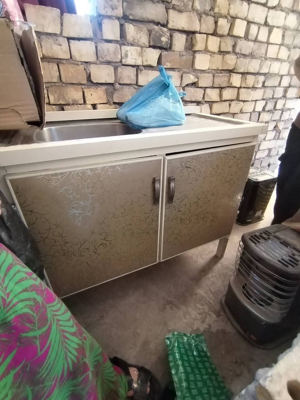 طباخ لبيع بس عيبه لباب مكسور ولباقي كله شقال  تخم لبيع  ١٢٥ وبيه مجال ولسنك لبيع ٧٥ وبيه مجال لي حاب يستفسر هاده رقم ***********
