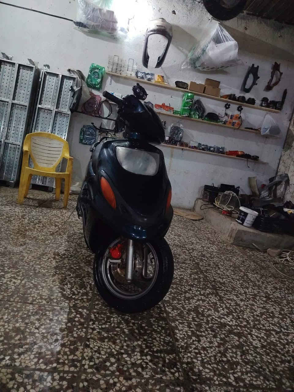 السلام عليكم دراجه دولفين للبيع اخت فراشه دراجه ماعيزه برغي مكينه حاويه على فحص جديده كهربائيات كامله سلف كلشي شغال بيه دبلات جدد وره والكدام سعرها ٤٥٠ بيه مجال قليل لشراي مكاني مشخاب قرب ناضم الجبير خاص متواجد. او الاتصال ***********
