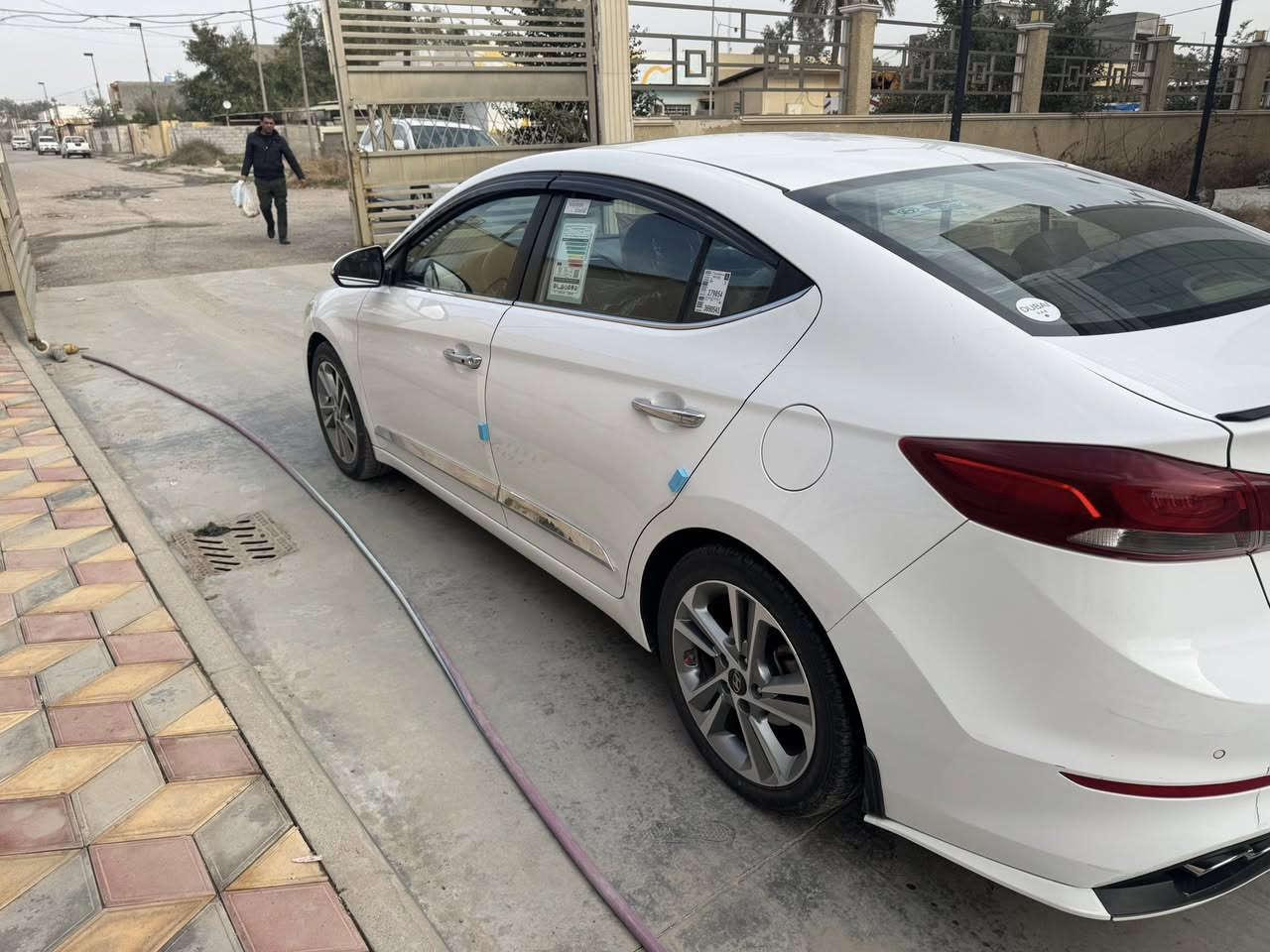 النترا خليجي إيرانية موديل ١٧ رقم بغداد فول مواصفات واحد ع واحد بصمه فتحه جلد كراسي كهرباء كأمره حساس امامي وخلفي معروفه مواصفات الإيراني مكفوله ماشيه ١٤٠ مكان سياره بغداد 
***********
***********
