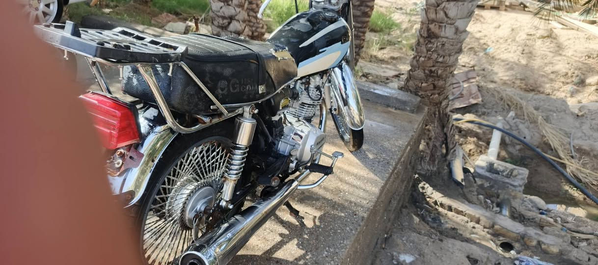 نامة برو موديل 20 اوراق اصولي من مجمع الكرار  السعر 650 وبيها مجال مكان ناصرية محطة الكهرباء  ***********
