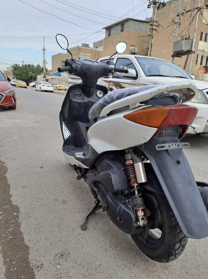 سلام عليكم سكنس نثيه 140دراجه مكفوله كفاله عامه صارلها تقريبا 9اشهر نازله رمبه دراجه نكره سلف وهندر بكل وقت مكينه لانضوح لاتبخير لا تنقيص شلعه ومعدل ناعمه جيب فيتر وياك وفحص  كهرباءيات كلها شغاله اشاير هورن دشبول لايت عالي وناصي دبلات تايرات جدد بريكات خلفي وامامي  دراجه خير من الله كفرات نضافه 80٪ دراجه مكفوله من اسرقه وتاخذها من البيت وسويلك مكاتبه مكاني بغداد رقمي ‭ ‭ 0777 991 2551‬
السعر 500
